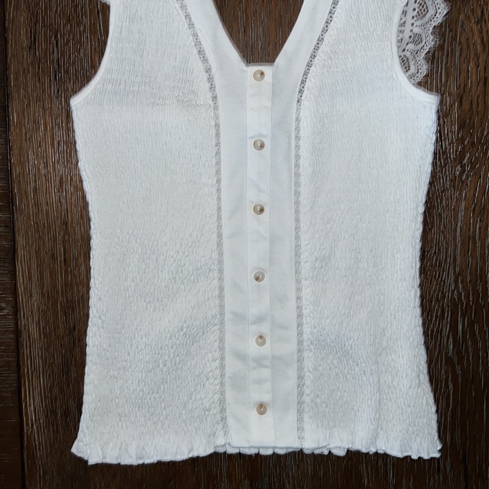 Daytrip Smocked top Size M - Picture 2 of 4